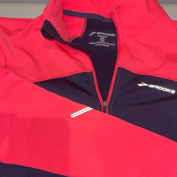 Brooks Tennis Jacket with Sleeve Eyelets - Picture 4 of 6